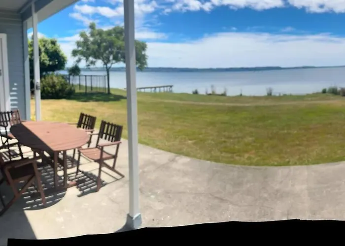 Blue Cottage, On The Rotorua