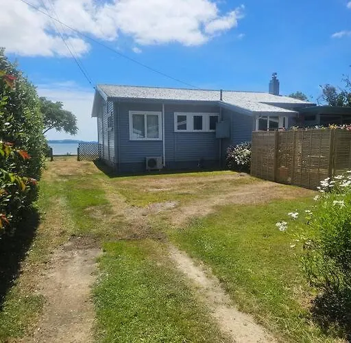 Holiday home Blue Cottage, On The Rotorua